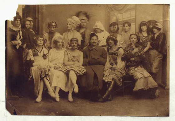 15 января 1921 года, Петроград, улица Симеоновская, дом 6. Все присутствующие — мужчины